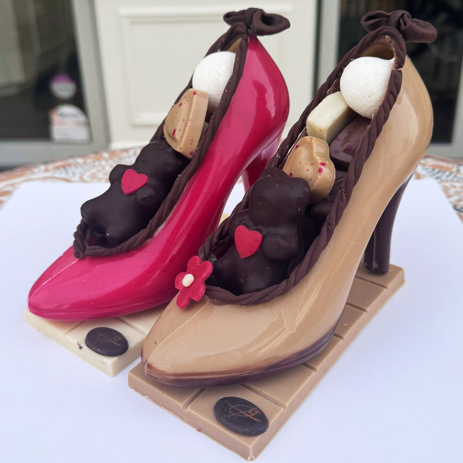 Escarpin chocolat garni de gourmandises