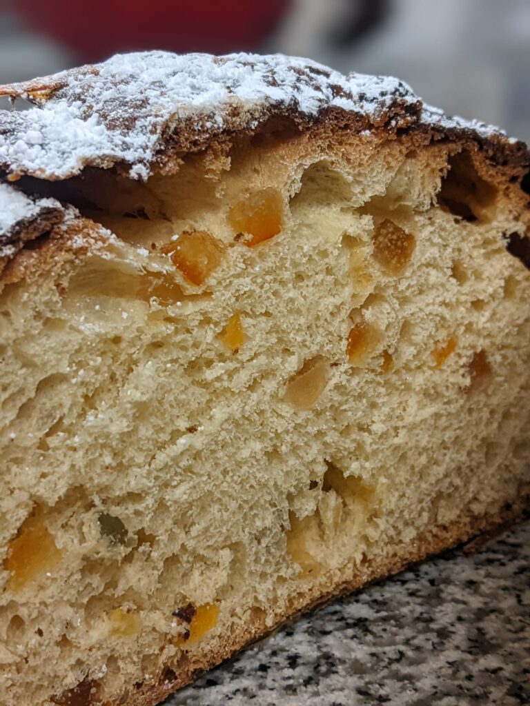 Panettone traditionnel, artisanal, brioche italienne de Noël