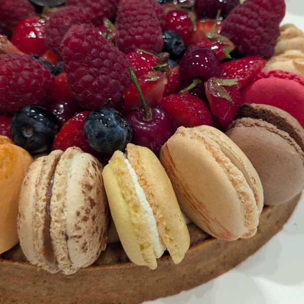 Tarte macarons aux fruits rouges