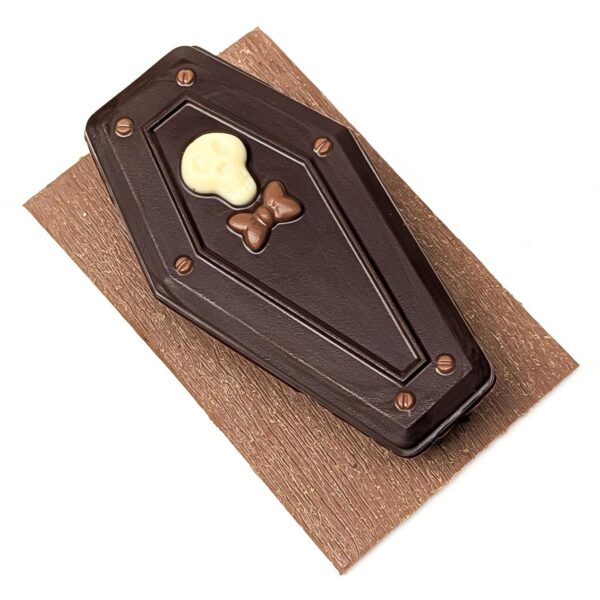Cercueil en chocolat garni
