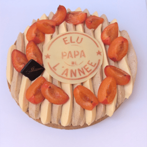 Gâteau Fête des pères abricot amande, avec creme d'amande, creme d'abricot, et abricots rôtis, realise par guillemard cretaion la fleche